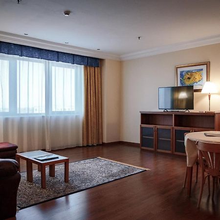 River Palace Hotel Atyraū Екстериор снимка