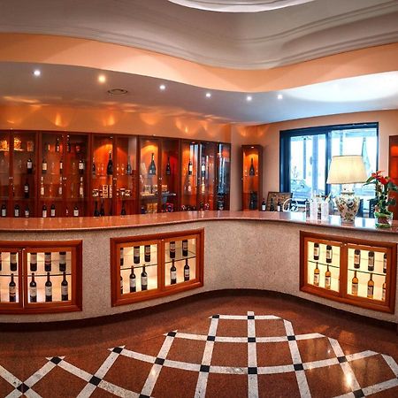 River Palace Hotel Atyraū Екстериор снимка