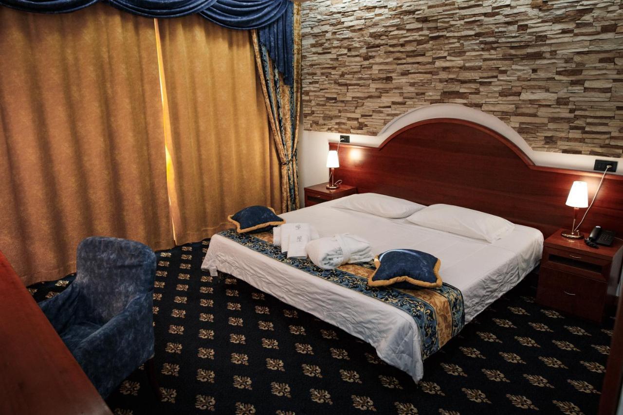 River Palace Hotel Atyraū Екстериор снимка