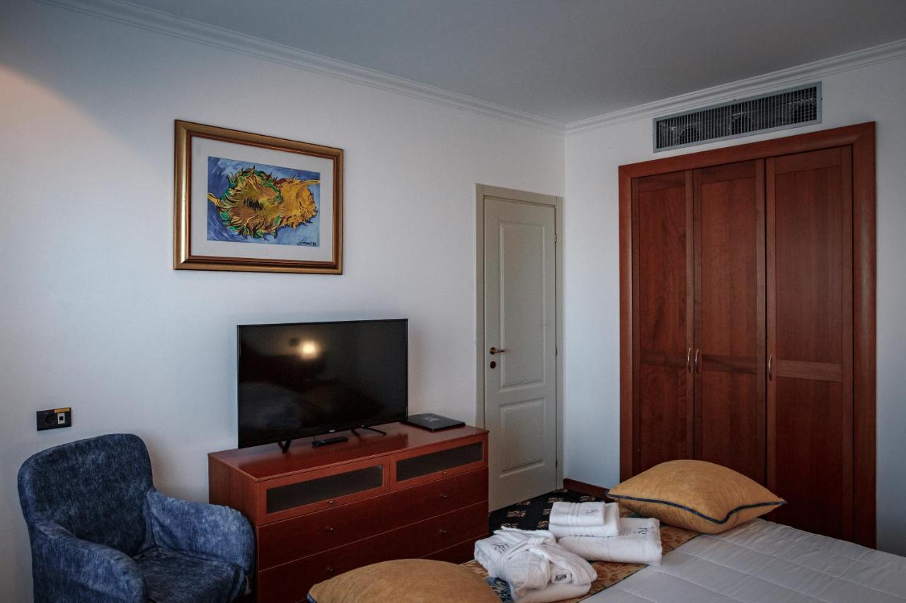 River Palace Hotel Atyraū Екстериор снимка