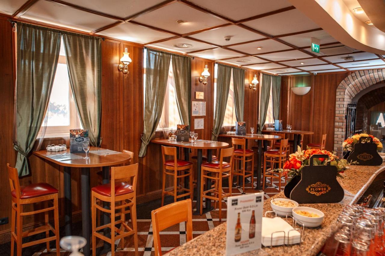 River Palace Hotel Atyraū Екстериор снимка