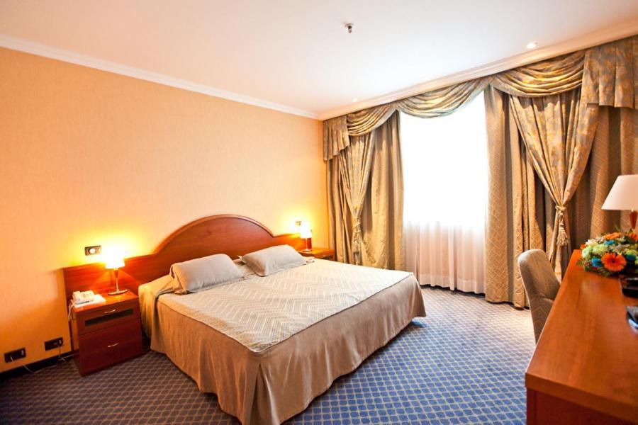 River Palace Hotel Atyraū Екстериор снимка